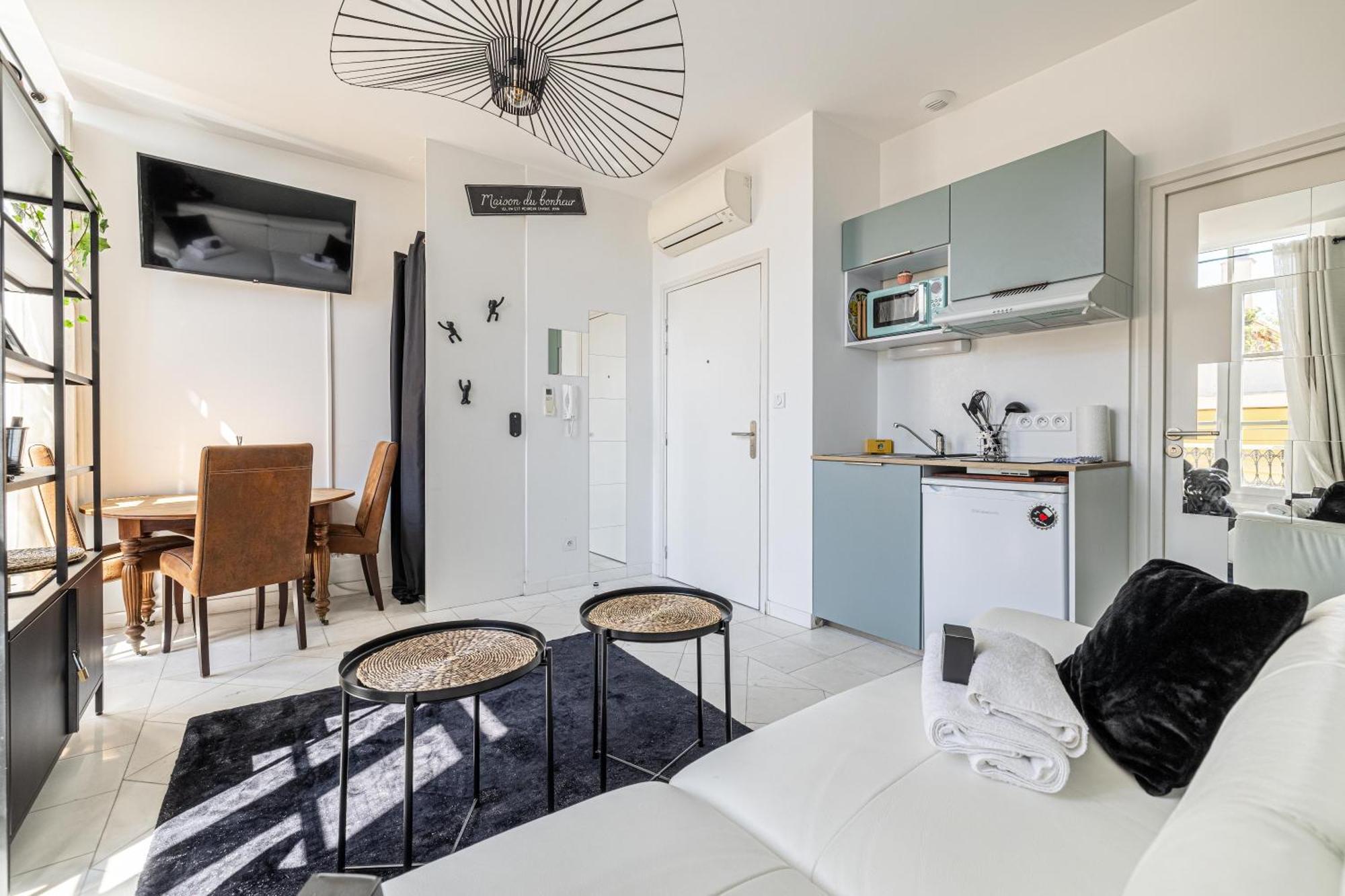 Private - Small For Two At 5 Minutes From Croisette Cannes